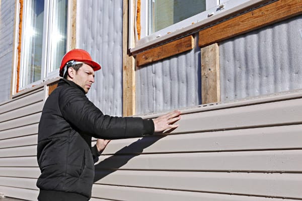 Vinyl Siding Contractors: What to Look For
