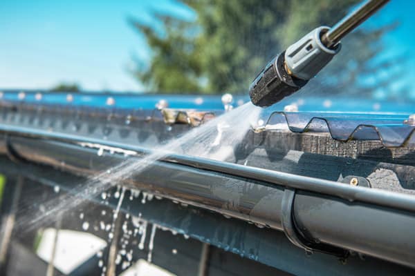 cleaning your gutters for the winter