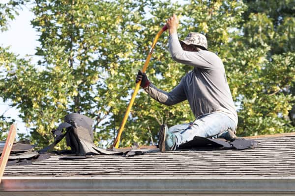 replacing old roofing shingles